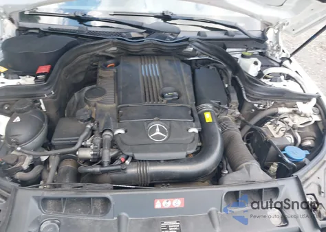 2013 Mercedes-Benz C 250 z USA, uszkodzony, nr VIN WDDGJ4HB0DG045452